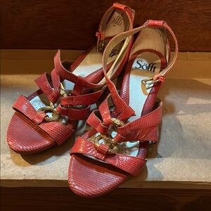 Sofft Red Sandals with Strap and Decorative Bow